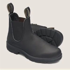 Brand New Blundstone Originals - worn once - US size 9